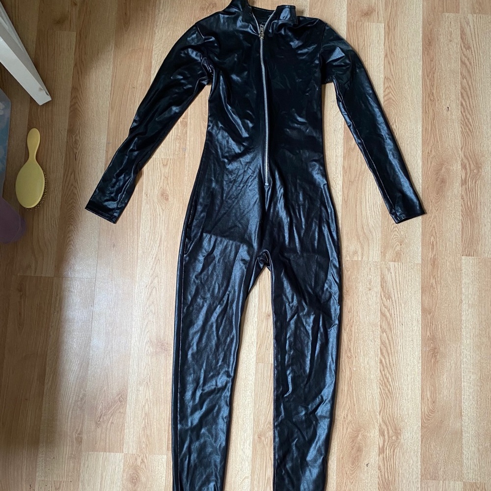 Form fitted pleather jumpsuit 🖤